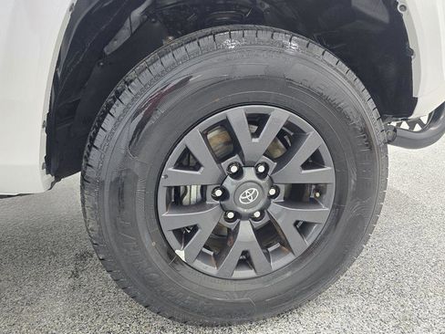 Used 2021 Toyota Tacoma SR5 RWD image 31