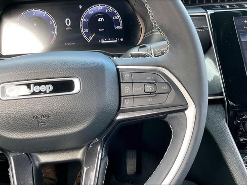 Certified 2023 Jeep Grand Cherokee Altitude image 18