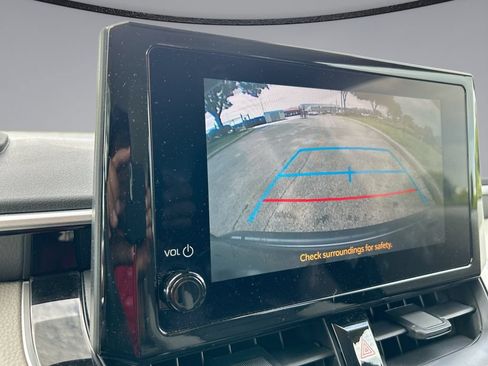 Used 2025 Toyota Corolla LE FWD image 21