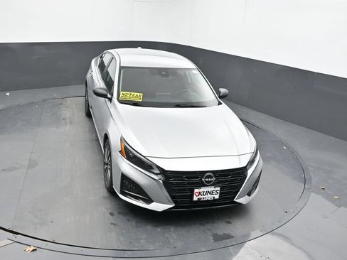 Used 2024 Nissan Altima 2.5 SV FWD image 29