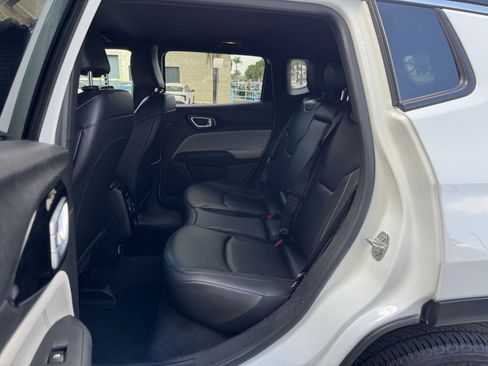 Used 2025 Jeep Compass Limited image 27