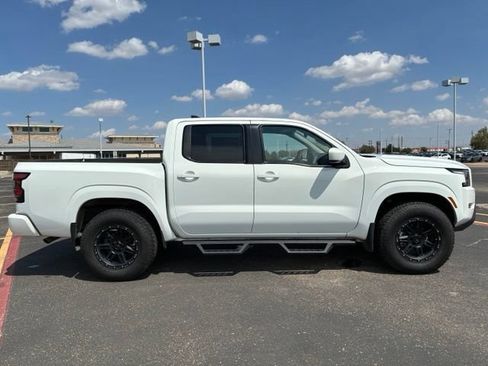 Certified 2024 Nissan Frontier SV w/ Technology Package AWD/4WD image 7