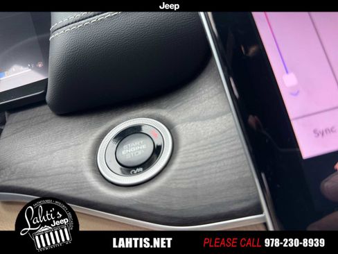 New 2025 Jeep Grand Cherokee Limited w/ Luxury Tech Group II image 21