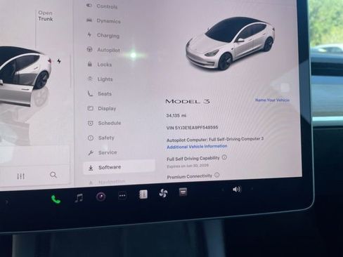 Used 2023 Tesla Model 3 Standard Range image 2