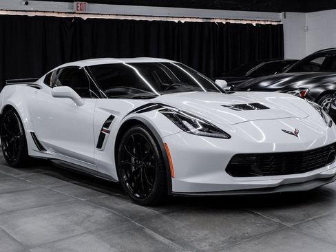 Used 2018 Chevrolet Corvette Grand Sport image 9
