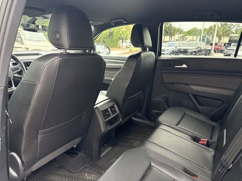 Used 2021 Volkswagen Atlas Cross Sport SE w/ 20" Black Wheels Package image 18