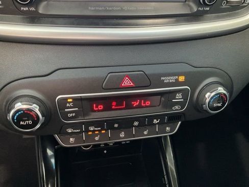 Used 2019 Kia Sorento SX image 16