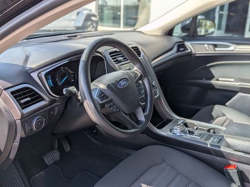 Used 2020 Ford Fusion SE image 12