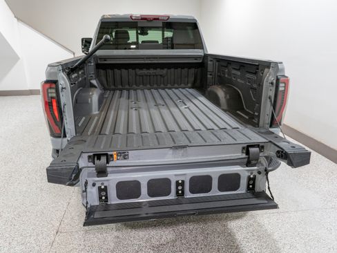 Used 2024 GMC Sierra 2500 AT4 w/ AT4 Premium Plus Package image 11