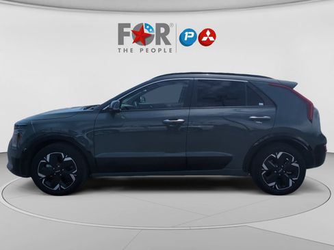 Used 2023 Kia Niro Wave FWD image 2
