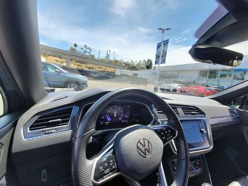 Used 2022 Volkswagen Tiguan SE R-Line image 10