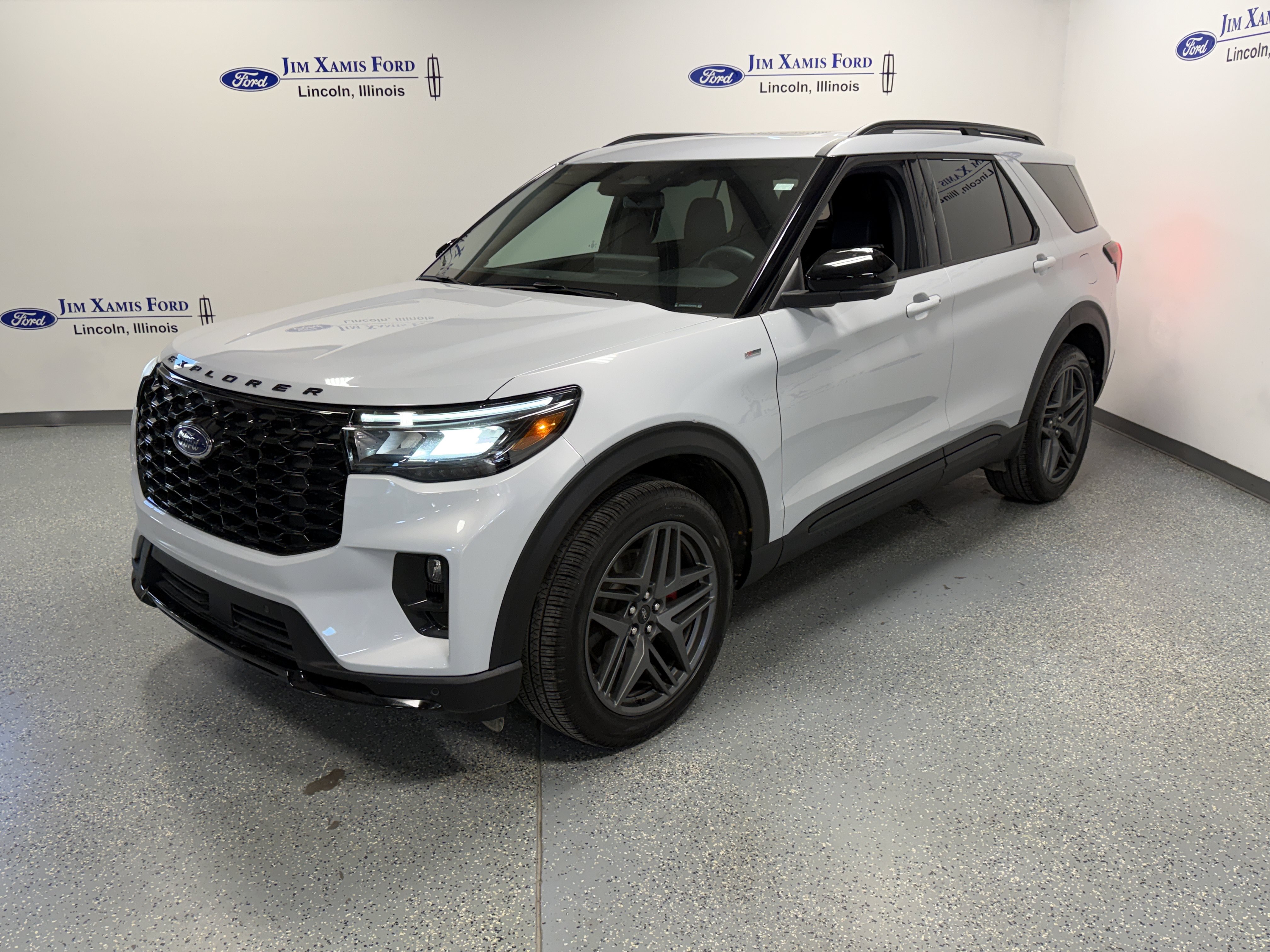 Used 2026 Ford Explorer ST-Line w/ ST-Line Street Pack AWD/4WD image 3