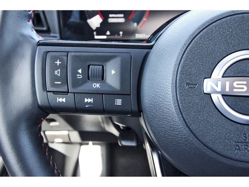 Certified 2025 Nissan Kicks SR FWD image 17
