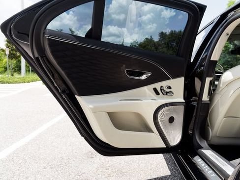 Used 2023 Bentley Flying Spur Azure AWD/4WD image 19
