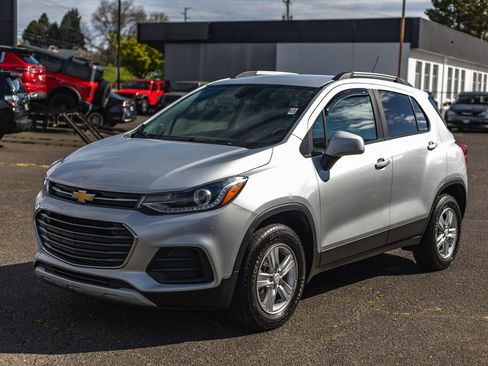 Used 2022 Chevrolet Trax LT w/ Driver Confidence Package AWD/4WD image 6