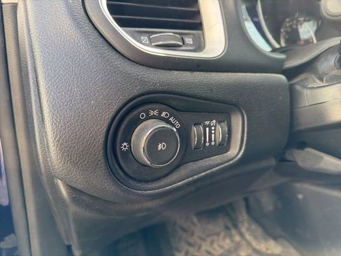 Used 2018 Jeep Renegade Latitude image 19