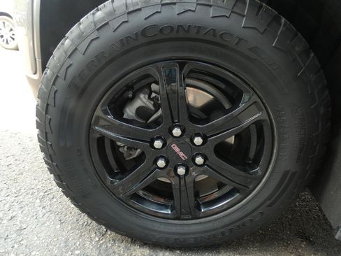 Certified 2023 GMC Acadia AT4 w/ Technology Package AWD/4WD image 8