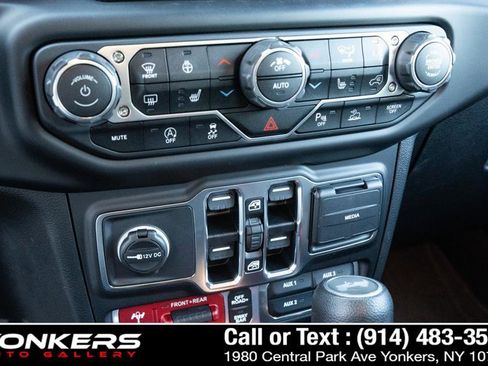 Used 2023 Jeep Wrangler Unlimited Rubicon w/ Safety Group image 37