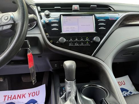 Used 2018 Toyota Camry LE FWD image 11