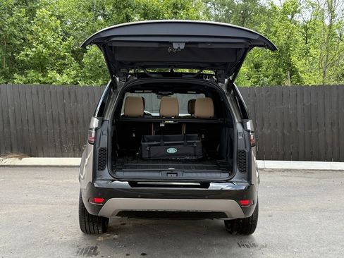 New 2025 Land Rover Discovery Dynamic SE image 5