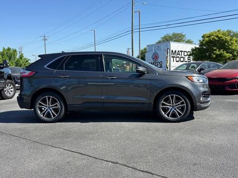 Used 2020 Ford Edge Titanium image 2