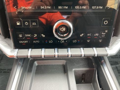 Used 2025 GMC Acadia Elevation image 17