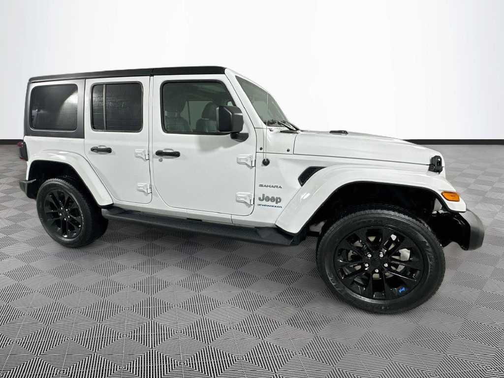 Used 2023 Jeep Wrangler Unlimited Sahara w/ Cold Weather Group AWD/4WD image 8