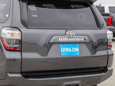 Used 2018 Toyota 4Runner SR5 Premium AWD/4WD image 10