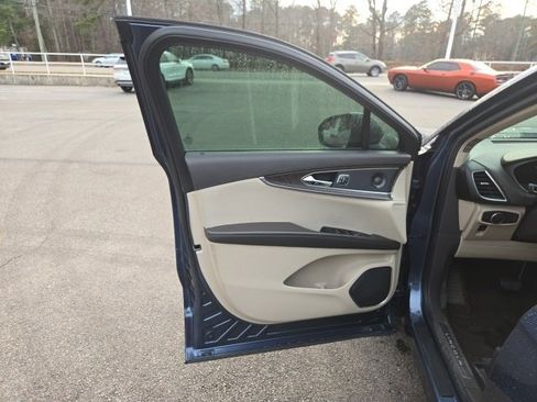 Used 2019 Lincoln Nautilus Reserve image 10