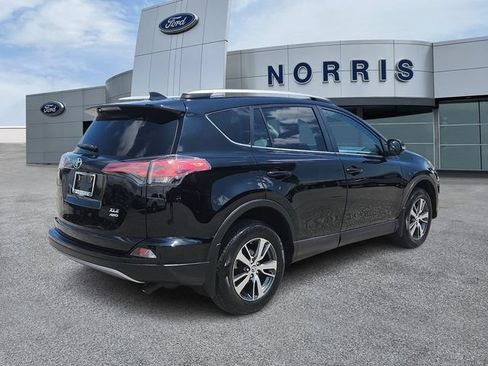 Used 2018 Toyota RAV4 XLE AWD/4WD image 4