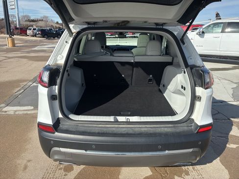 Used 2021 Jeep Cherokee Limited image 5