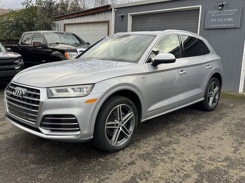 Used 2018 Audi SQ5 Premium Plus w/ Navigation Package image 3