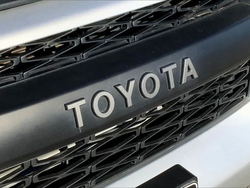 Used 2019 Toyota 4Runner SR5 RWD image 32