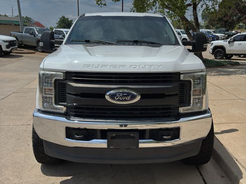 Used 2018 Ford F250 XL w/ Power Equipment Group AWD/4WD image 3