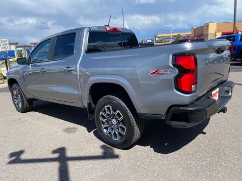 Used 2023 Chevrolet Colorado Z71 w/ Z71 Convenience Package 2 AWD/4WD image 3