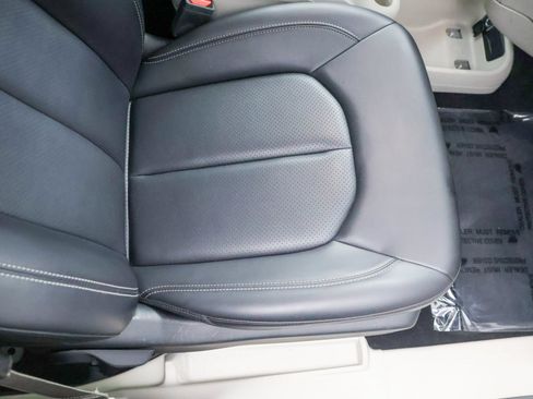 Used 2023 Chrysler Pacifica Touring-L FWD image 34