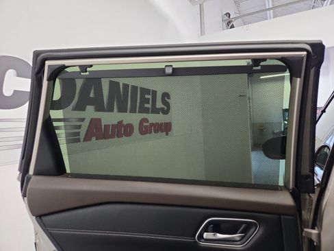 Used 2023 Nissan Rogue Platinum w/ Platinum Premium Package FWD image 33