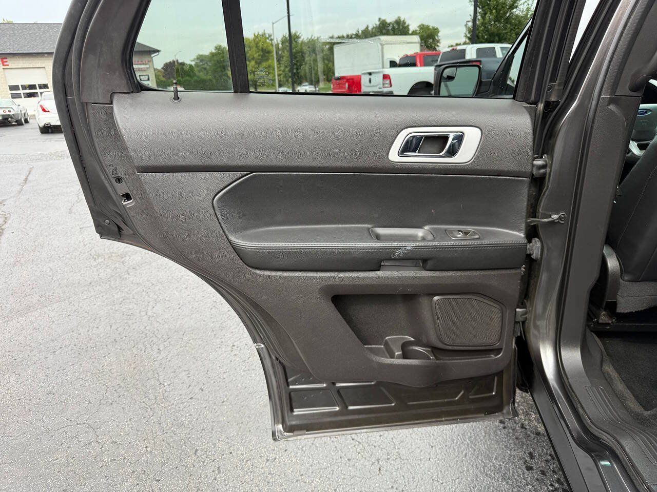 Used 2015 Ford Explorer XLT w/ Equipment Group 202B AWD/4WD image 20