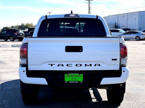 Used 2023 Toyota Tacoma TRD Off-Road image 7