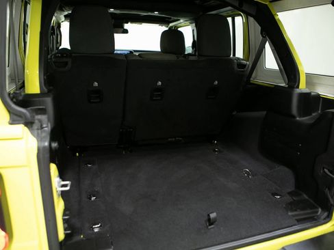 Used 2024 Jeep Wrangler Sahara image 29
