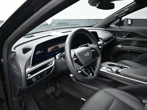 Certified 2024 Cadillac Lyriq Luxury AWD/4WD image 10
