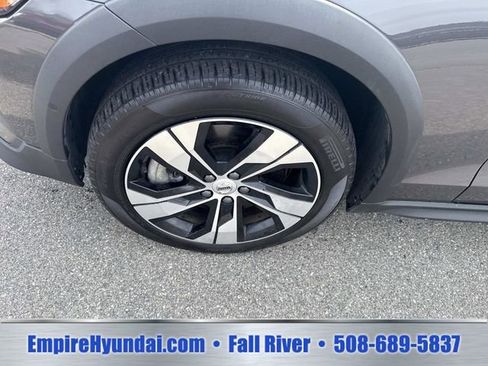 Used 2025 Volvo V60 B5 Cross Country Plus AWD/4WD image 13