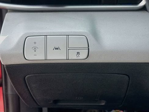 Used 2022 Hyundai Elantra Limited FWD image 11