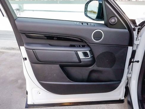 Used 2024 Land Rover Discovery S image 22