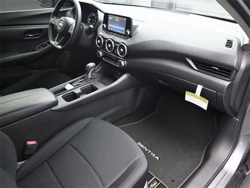 Used 2025 Nissan Sentra S image 35