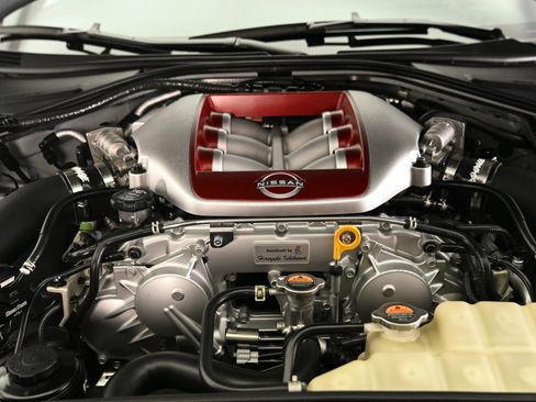 Used 2024 Nissan GT-R Premium w/ Floor Mat Package AWD/4WD image 27