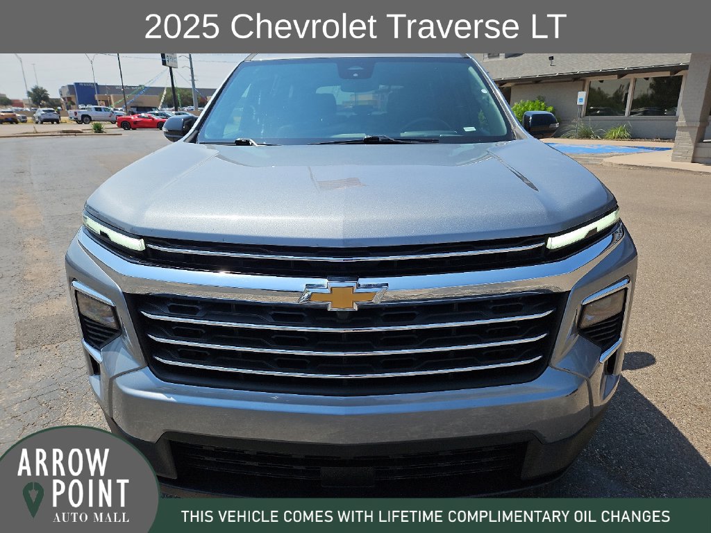 Used 2025 Chevrolet Traverse LT FWD image 3