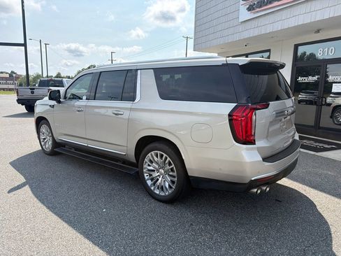 Used 2024 GMC Yukon XL Denali w/ Denali Reserve Package AWD/4WD image 6