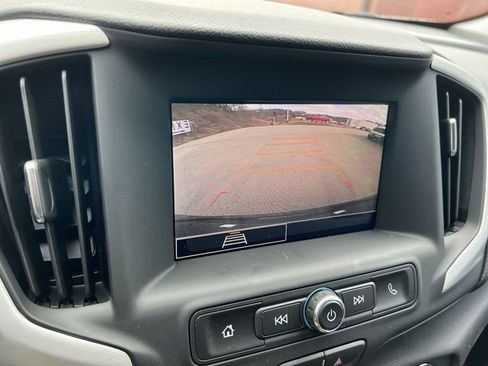 Used 2023 GMC Terrain SLE w/ Driver Convenience Package image 12