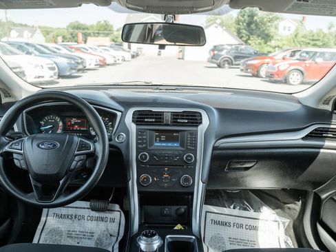 Used 2017 Ford Fusion SE FWD image 13